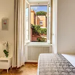 Tritone House Гостевой дом Рим
