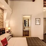 Гостевой дом Tritone House