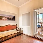 Tritone House Гостевой дом Рим