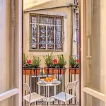 Tritone House Гостевой дом 4*