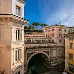 Tritone House Гостевой дом 4*