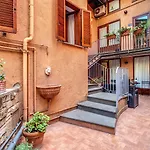 Гостевой дом Tritone House