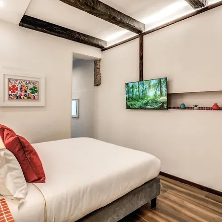 Pensión Tritone House 4*