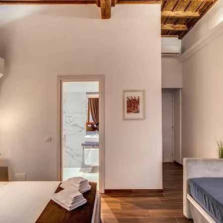 Tritone House 4* Rome