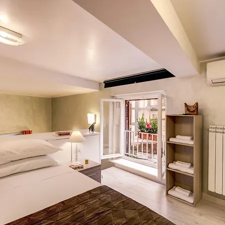 Tritone House 4* Roma